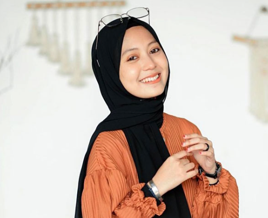 costumer with smile dental bogor - rina
